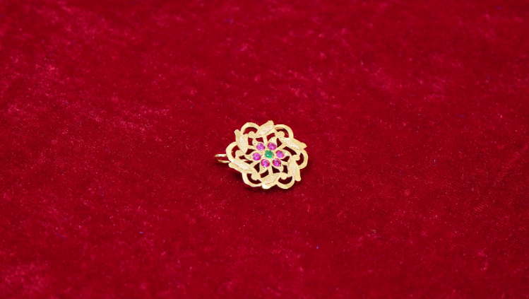 sahaj gold tone silver nose pin