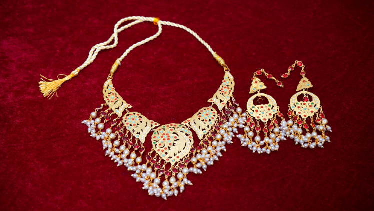 mahira gold tone silver necklace and earrings set