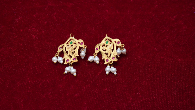 shafari gold tone silver earrings