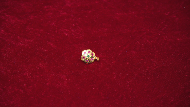 pushp gold tone silver nose pin