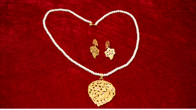 aaisha gold tone silver pendent end earrings