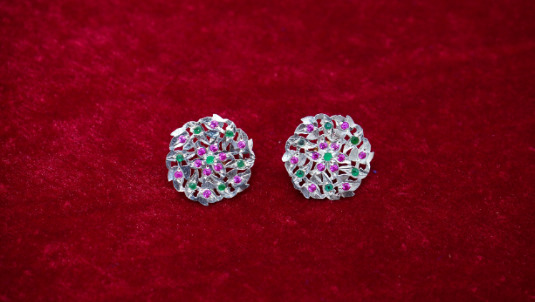khushi silver studs
