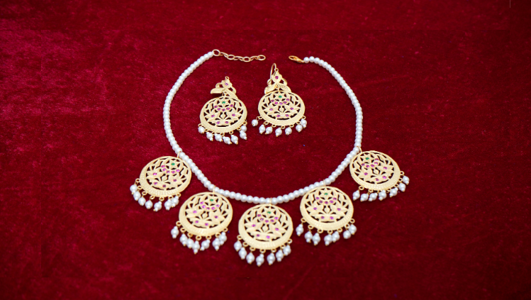 rahnuma gold tone silver necklace and earrings set