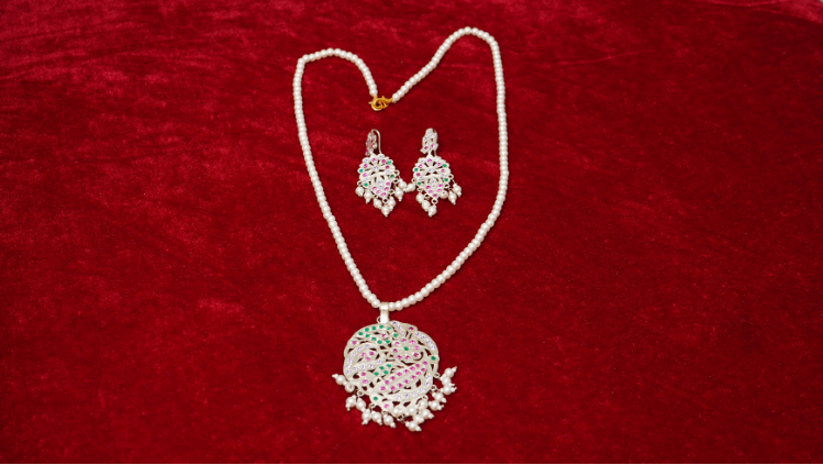 birva silver pendent and earrings set